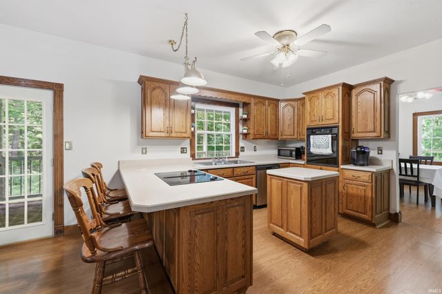 10804 E State Road 58, Bloomfield, IN 47424