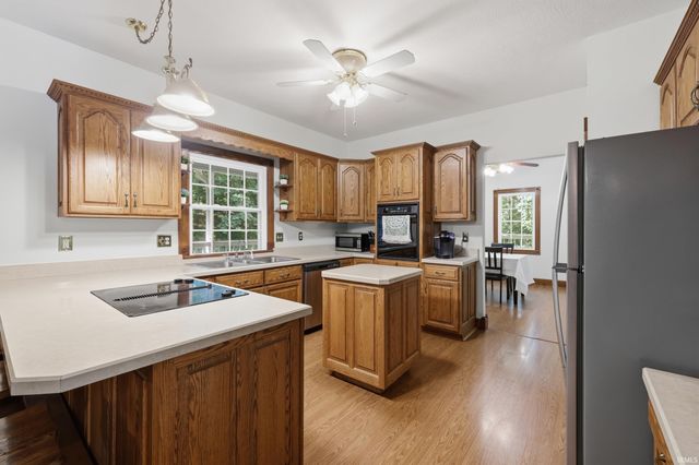 10804 E State Road 58, Bloomfield, IN 47424