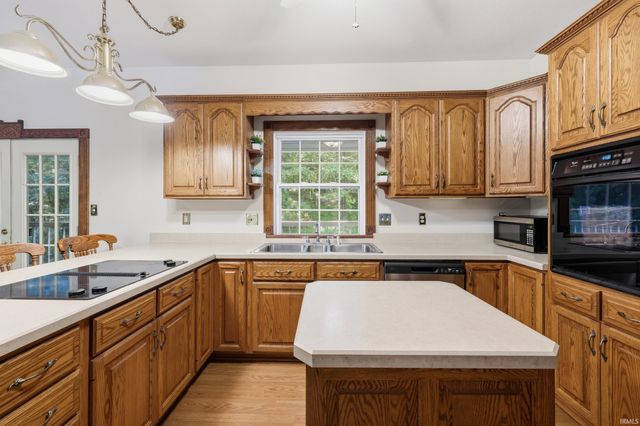 10804 E State Road 58, Bloomfield, IN 47424