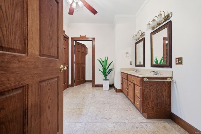 10804 E State Road 58, Bloomfield, IN 47424