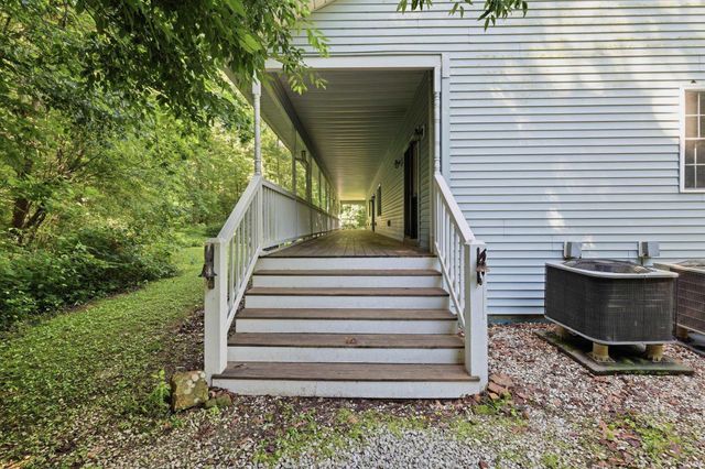 10804 E State Road 58, Bloomfield, IN 47424