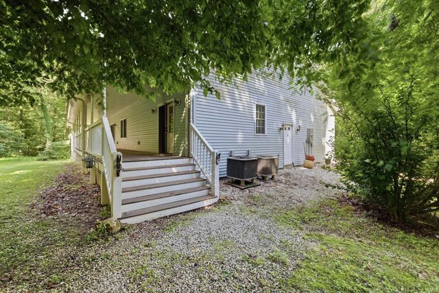 10804 E State Road 58, Bloomfield, IN 47424