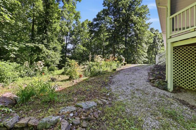 10804 E State Road 58, Bloomfield, IN 47424