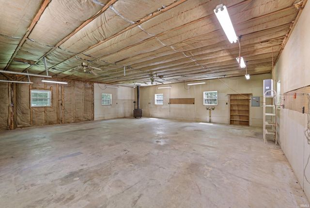 10804 E State Road 58, Bloomfield, IN 47424