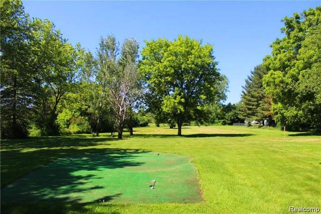 6272 W Court Street, Flint, MI 48532