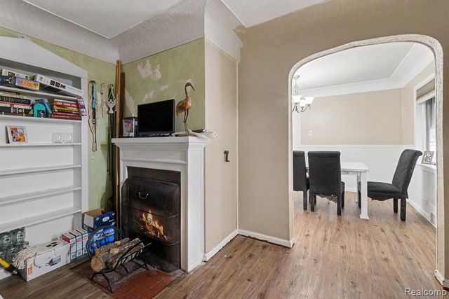 6272 W Court Street, Flint, MI 48532