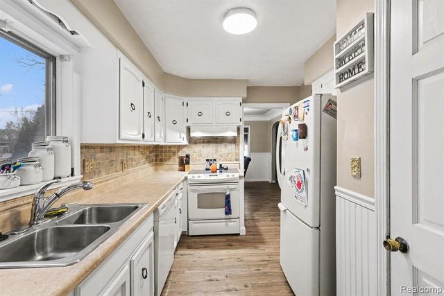 6272 W Court Street, Flint, MI 48532