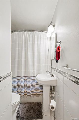 6272 W Court Street, Flint, MI 48532