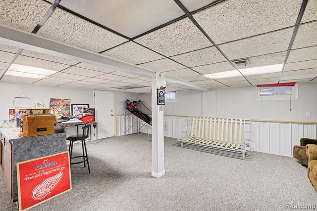 6272 W Court Street, Flint, MI 48532