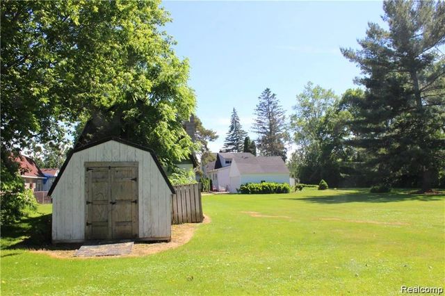 6272 W Court Street, Flint, MI 48532