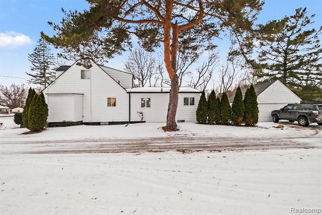 6272 W Court Street, Flint, MI 48532