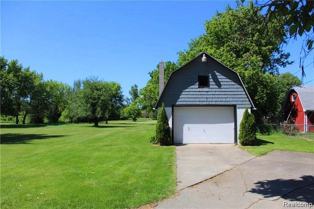 6272 W Court Street, Flint, MI 48532