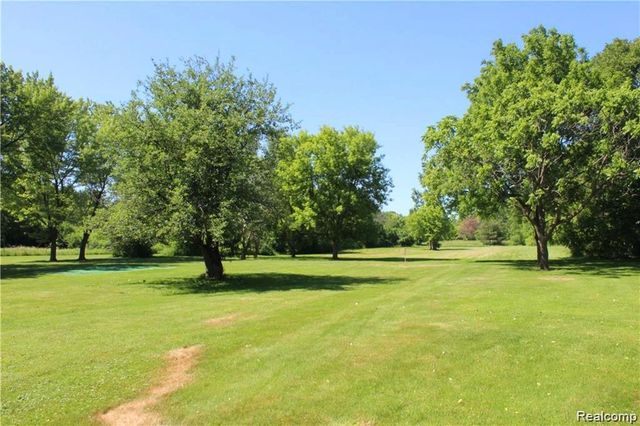 6272 W Court Street, Flint, MI 48532