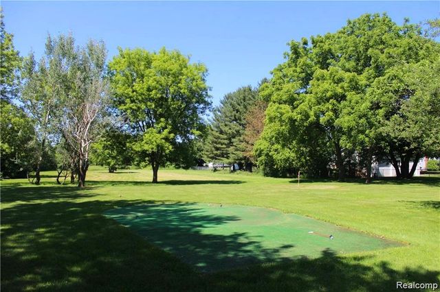 6272 W Court Street, Flint, MI 48532