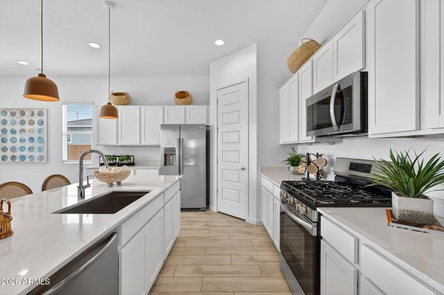 9965 S DUTCHMAN Drive, Apache Junction, AZ 85120