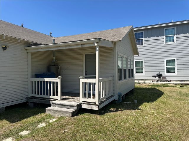 506 N Alamo St, Refugio, TX 78377
