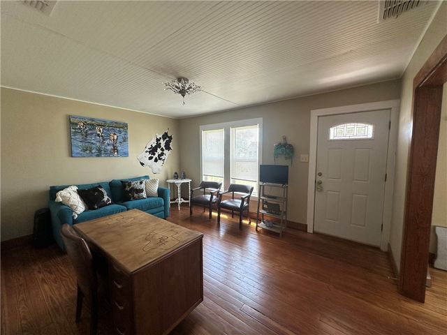 506 N Alamo St, Refugio, TX 78377