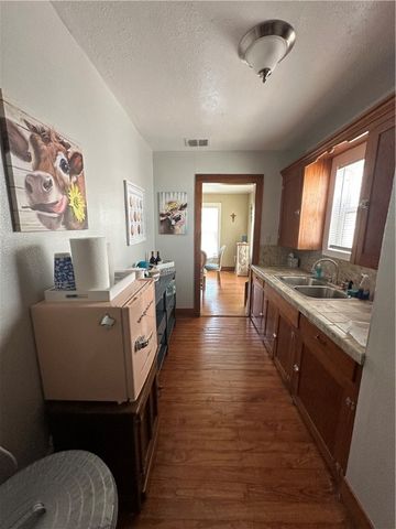 506 N Alamo St, Refugio, TX 78377