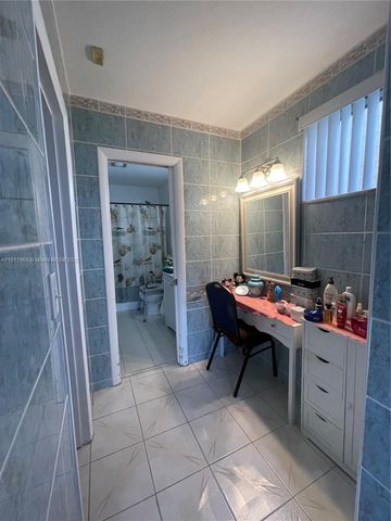 1395 NE 167th St 102, Miami, FL 33162