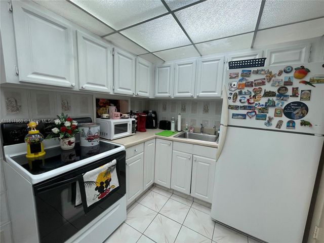 1395 NE 167th St 102, Miami, FL 33162