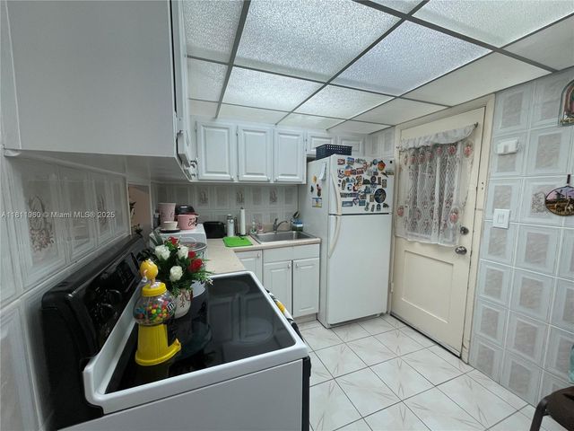 1395 NE 167th St 102, Miami, FL 33162