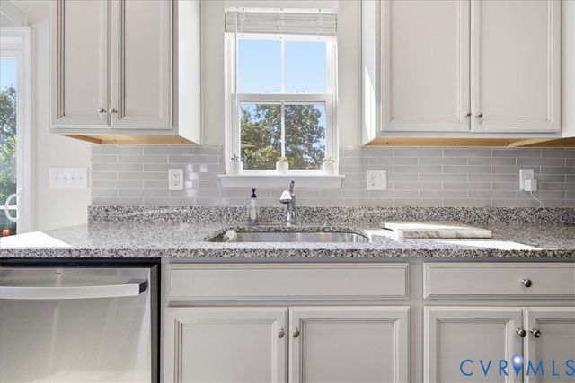 969 Taylor Green Dr, Sandston, VA 23150