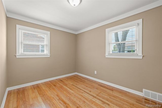 6735 Whitby Street, Garden City, MI 48135