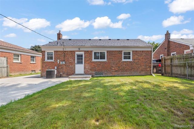 6735 Whitby Street, Garden City, MI 48135