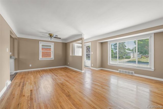 6735 Whitby Street, Garden City, MI 48135