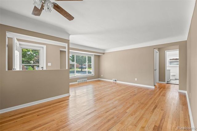 6735 Whitby Street, Garden City, MI 48135