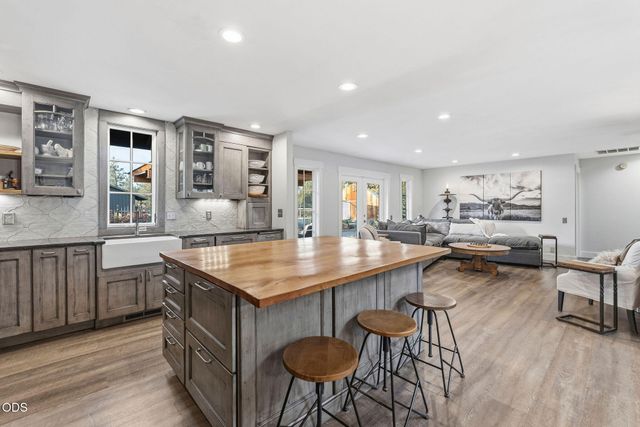 5510 NW Odin Falls Way, Redmond, OR 97756