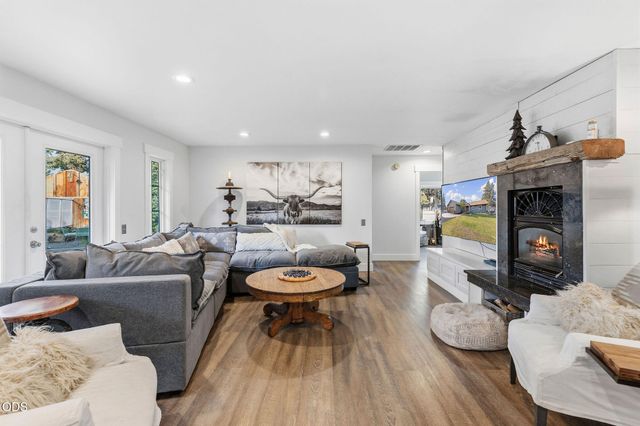 5510 NW Odin Falls Way, Redmond, OR 97756