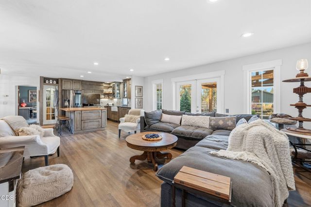 5510 NW Odin Falls Way, Redmond, OR 97756
