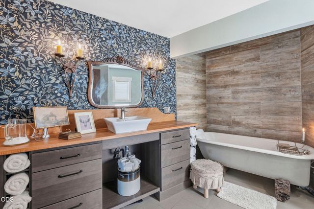 5510 NW Odin Falls Way, Redmond, OR 97756