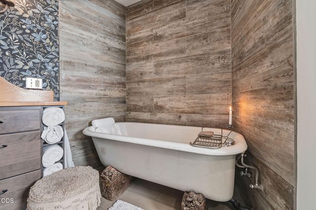 5510 NW Odin Falls Way, Redmond, OR 97756