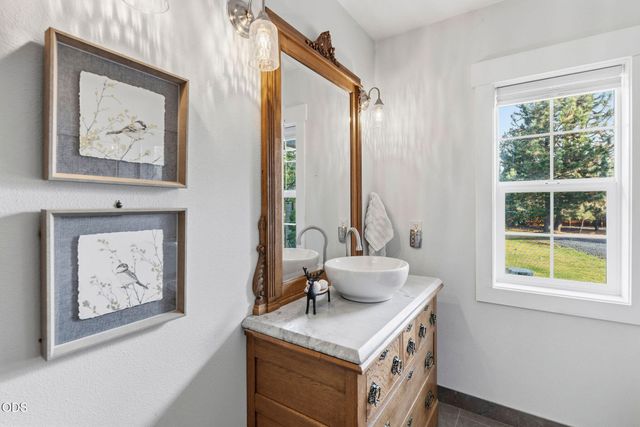5510 NW Odin Falls Way, Redmond, OR 97756