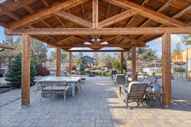 5510 NW Odin Falls Way, Redmond, OR 97756