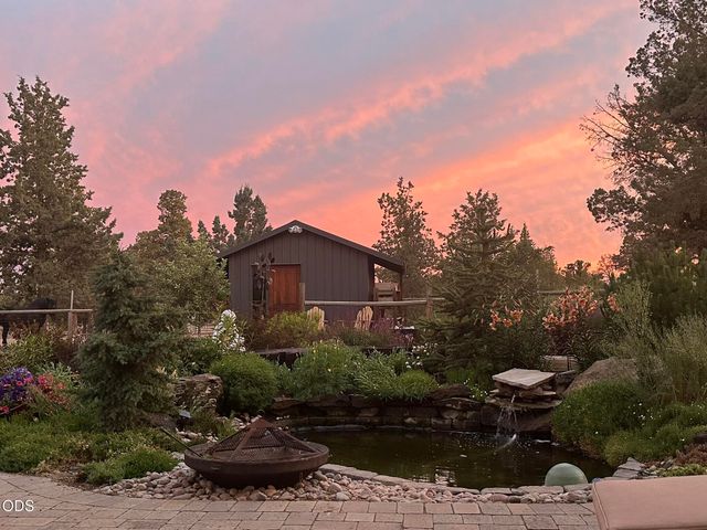 5510 NW Odin Falls Way, Redmond, OR 97756