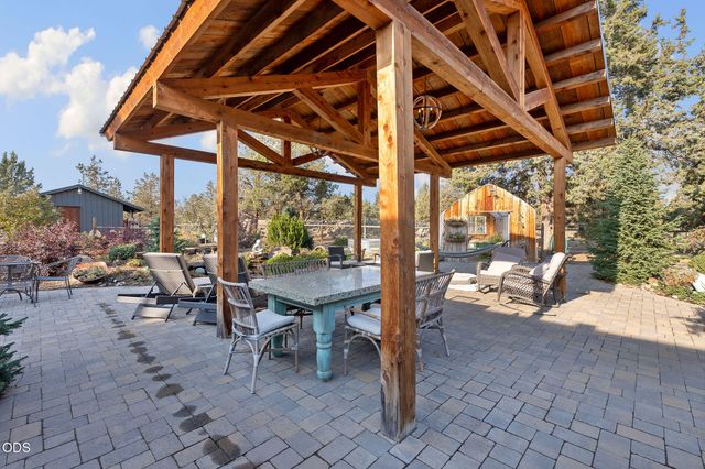 5510 NW Odin Falls Way, Redmond, OR 97756