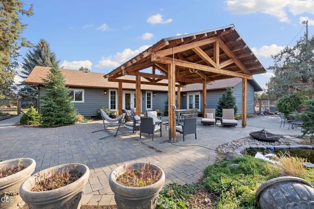5510 NW Odin Falls Way, Redmond, OR 97756