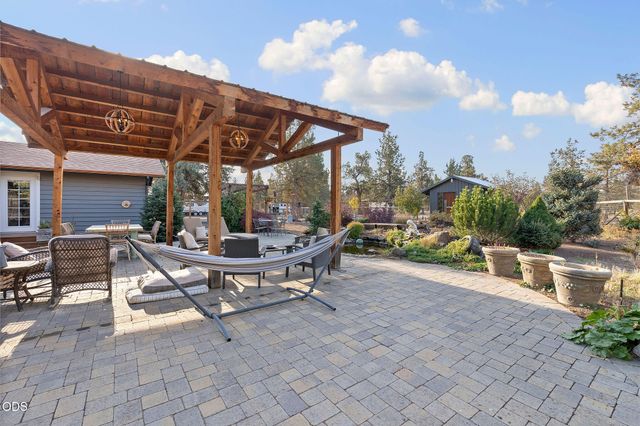 5510 NW Odin Falls Way, Redmond, OR 97756