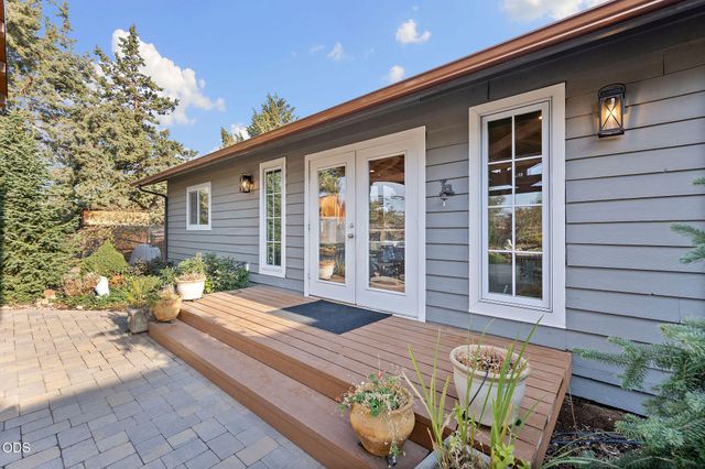 5510 NW Odin Falls Way, Redmond, OR 97756