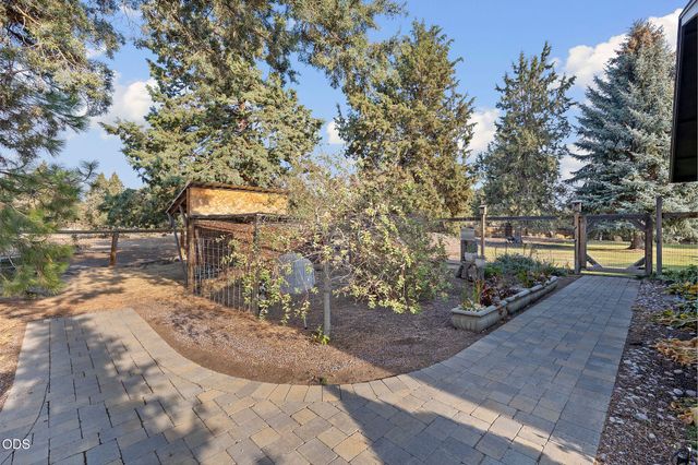 5510 NW Odin Falls Way, Redmond, OR 97756