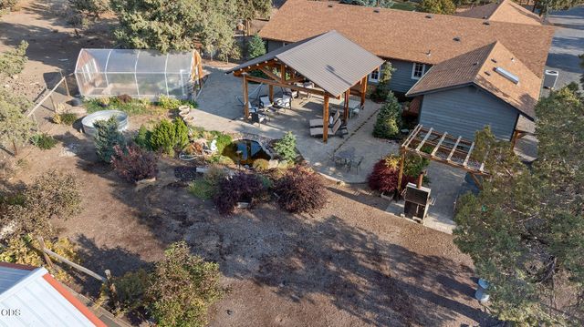 5510 NW Odin Falls Way, Redmond, OR 97756