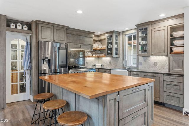 5510 NW Odin Falls Way, Redmond, OR 97756