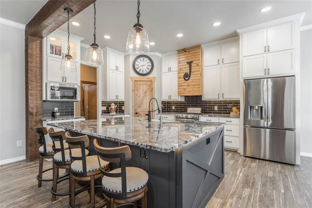 10100 S Richland Road, Mustang, OK 73064