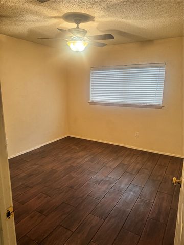 2301 Holly Drive, Euless, TX 76039