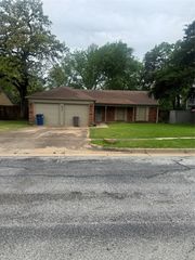 2301 Holly Drive, Euless, TX 76039