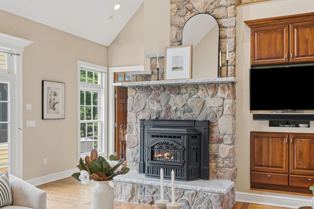 62 Dupaw Gould Road, Brookline, NH 03033