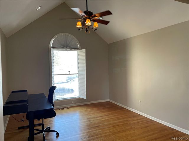 4765 Woodbine Circle S, West Bloomfield Charter Township, MI 48323